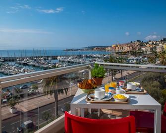 Ibis Budget Menton - Menton - Balcon
