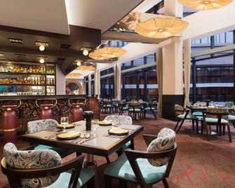 Novotel Kolkata Hotel And Residences - Kolkata - Restaurant