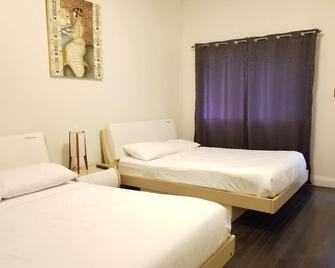 Dragon Gate Inn - Toronto - Bedroom