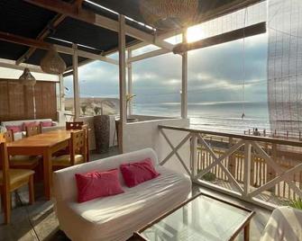 Delfines de Chicama Hotel - Puerto Malabrigo - Balcón