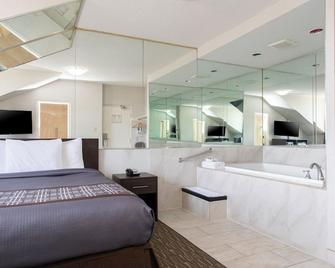 Super 5 Inn - Mississauga - Habitación
