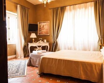 Hotel Villa Dorata - Ragalna - Camera da letto