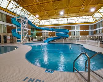 Superior Inn Hotel and Conference Centre Thunder Bay - Thunder Bay - Zwembad