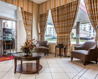 Econo Lodge - Atlanta - Living room