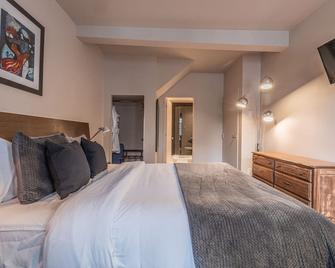 Petit Hôtel - Café Krieghoff - Québec City - Bedroom