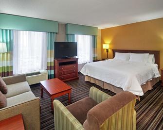 Hampton Inn & Suites by Hilton Toronto Airport - Mississauga - Bedroom