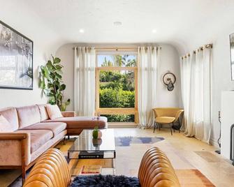 Spanish Bungalow in Trendy Los Feliz For Families - Los Angeles - Stue