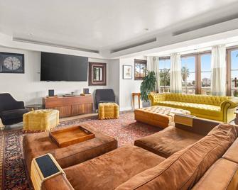 Modern Vintage compound 11 bedrooms 12 1/2 BA - Los Angeles - Living room