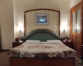 Hotel Premier - Jammu - Bedroom
