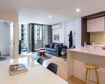 Oaks Melbourne Southbank Suites - Melbourne - Dining room
