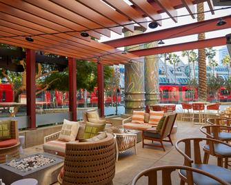 Hilton San Diego Gaslamp Quarter - San Diego - Patio