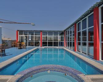 Sun And Sands Downtown Hotel - Dubai - Pool