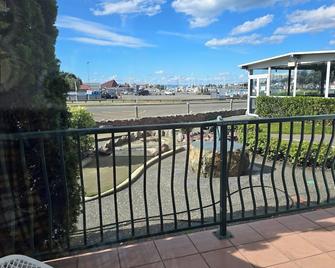 Bluewater Hotel - Napier - Balcony