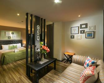 950 Condotel - Angeles City - Living room