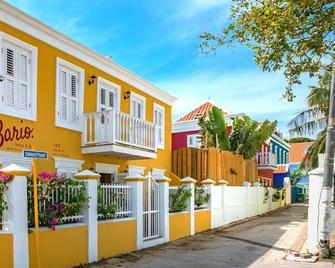 Bario Hotel - Willemstad - Gebouw