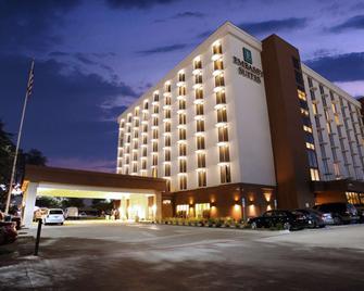 Embassy Suites by Hilton Dallas Market Center - Dallas - Building