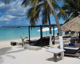 Talk of the Town Hotel and Beach Club - Oranjestad - Plaj