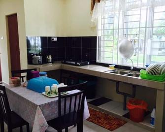 D'Pantai Homestay Kuala Sg. Baru - Kuala Sungai Baru - Kitchen