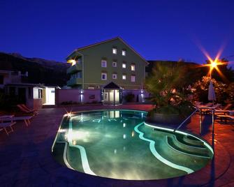 Hotel Aruba - Будва - Басейн