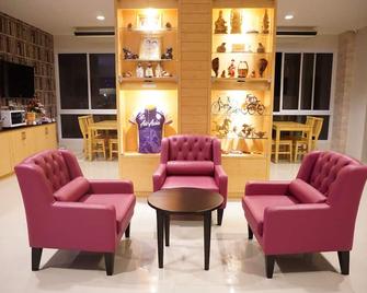 Chompu Nakarin Apartment - Trang - Stue