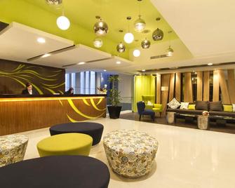 Bonnet Hotel Surabaya - Сурабая - Лоббі