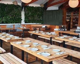 Ruschmeyers #3 - Queen - Montauk - Restaurant