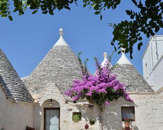 I Trulli Del Nonno Michele - Alberobello - Patio