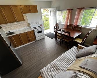 Dock Life Beach 1 - Cottage 1, Riverside 3 Bedroom, 3 Min Walk To Beach 1 - Wasaga Beach - Keuken