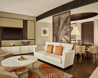 Grand Hyatt Abu Dhabi Hotel and Residences Emirates Pearl - Abu Dhabi - Living room