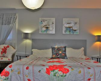 Now That's Cozy - Elegant 3 Br On Private Sandy Beach Waterfront On Lake Erie - Chatham-Kent - Slaapkamer