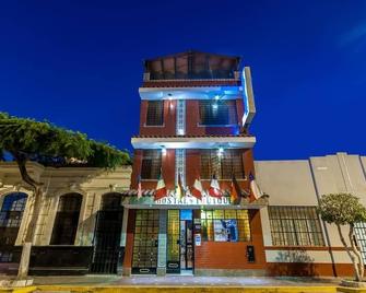 Hostal Iquique - Lima - Edificio