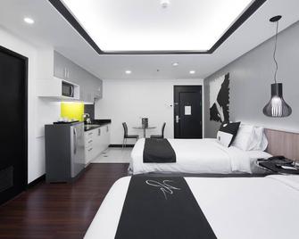 Y2 Residence Hotel Managed By Hii - Makati - Bedroom