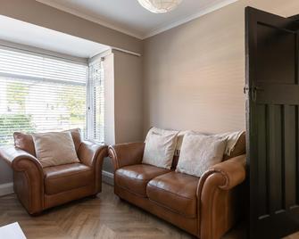 North Belfast Home - Belfast - Living room