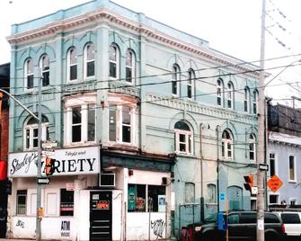 Bnbto - Toronto - Building