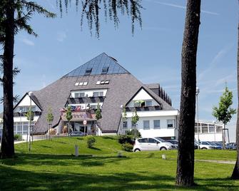Lazensky Hotel Pyramida - Františkovy Lázně - Budova
