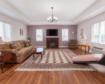 Thriftlodge by Wyndham Moncton - Moncton - Stue