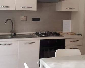 Le Suites Maor - Gaeta - Küche