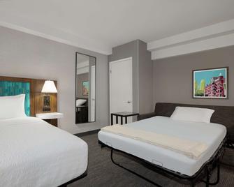 Hampton Inn & Suites by Hilton Toronto Downtown - Toronto - Bedroom