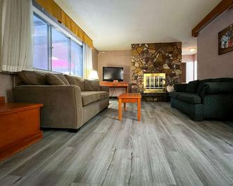 Econo Lodge Motel Village - Calgary - Obývací pokoj