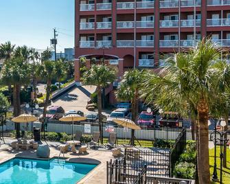 Quality Inn & Suites Galveston - Beachfront - Galveston - Πισίνα