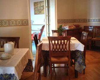 B&B Bruxelles Margherita - Génova - Comedor
