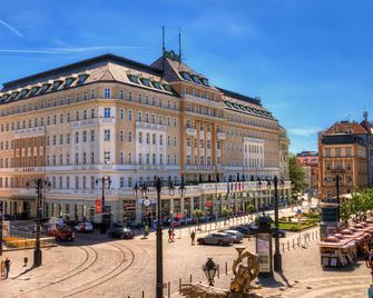 Radisson Blu Carlton Hotel Bratislava - Bratislava - Gebäude