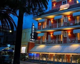 Hotel lo Squalo - Grottammare - Edificio
