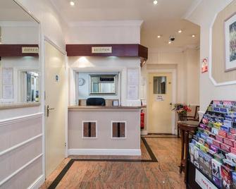 Hotel Earls Court - London - Front desk