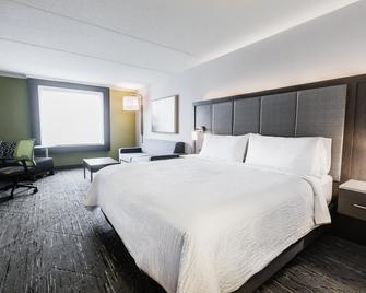 Holiday Inn Express & Suites Toronto Airport South - Toronto - Bedroom