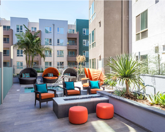 StaysPro - Cityscape Luxury Rental Homes in the Heart of Los Angeles - Fullerton - Balcony