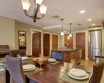 Aurora 225 | Resort Suite with Pool & Hot Tub - Canmore - Dining room