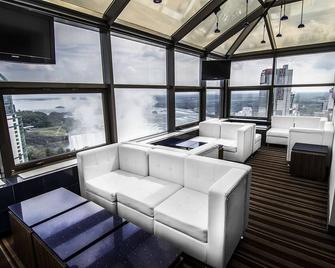 Hilton Niagara Falls/Fallsview Hotel & Suites - Niagara Falls - Huiskamer