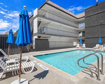 Motel 6 Escondido - Escondido - Piscina