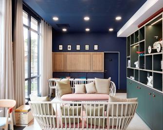 Aparthotel Adagio Paris Suresnes Longchamp - Suresnes - Huiskamer